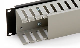Triton 19"zbh. Kabelführungsplatte mit Kanal, 2HE, Schwarz/G
