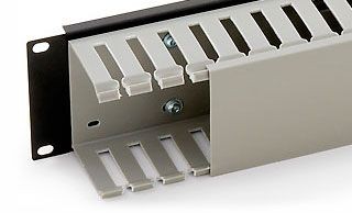 Triton 19"zbh. Kabelführungsplatte mit Kanal, 2HE, Lichtgrau