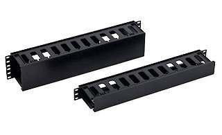 Triton 19"zbh. Kabelführungsplatte mit Deckel, 2HE, Schwarz, Plaste(Kunststoff)