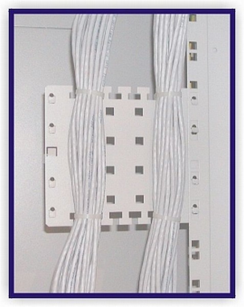 Triton 19"zbh. Kabelmanagement Panel, zum einhängen, Schwarz