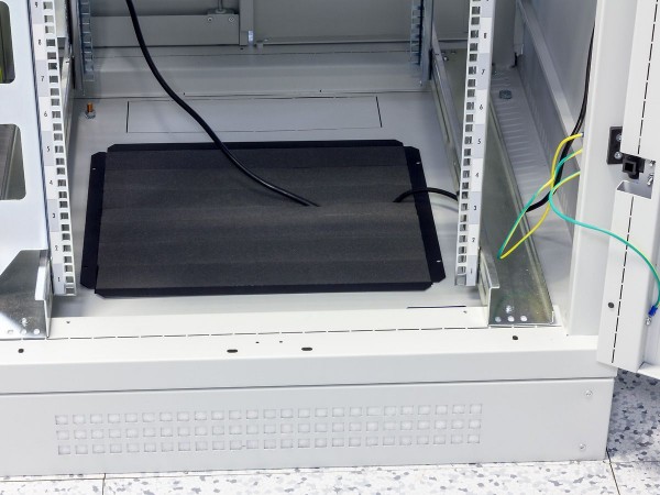 Triton 19"Schrank,zbh. Kabeldurchführung mit Schaumstofffüllung, schwarz,