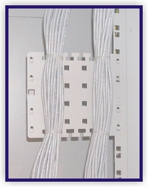 Triton 19"zbh. Kabelmanagement Panel, zum einhängen