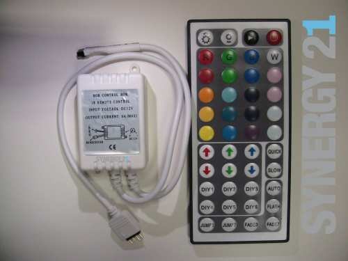 Synergy 21 Controlador RGB DC12/24V IR, Polo +